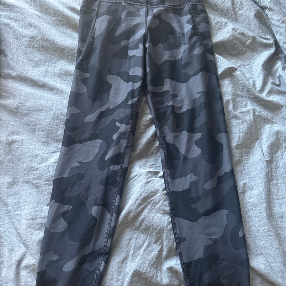 Old Navy Camouflage Leggings - Gray and Black-kids L